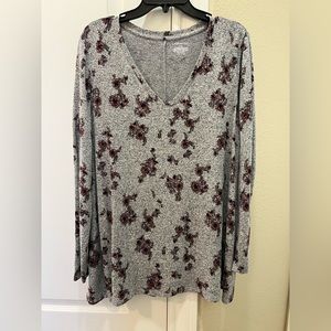 Lane Bryant gray+floral swing top. Worn once. Size: 18/20. Cozy and comfy